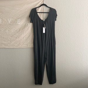 socialite women’s jumpsuit romper size M NWT
